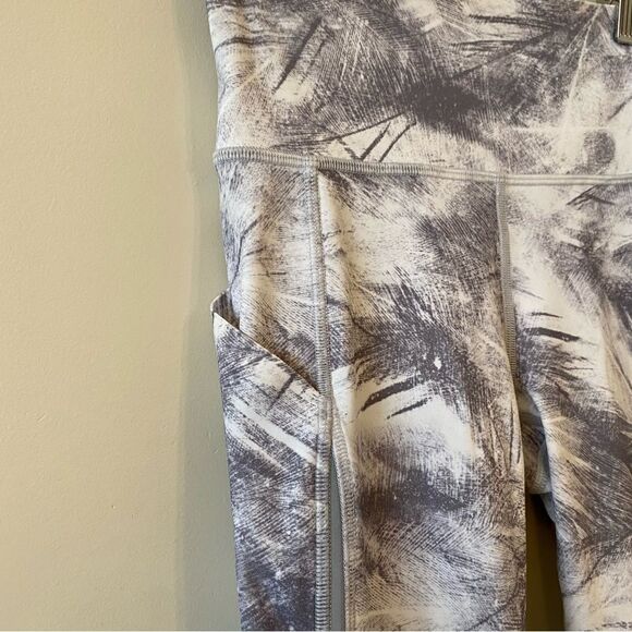 Lululemon Pace Perfect Crop (17") Breeze by White Light Cast / Light Cast - Picture 14 of 16